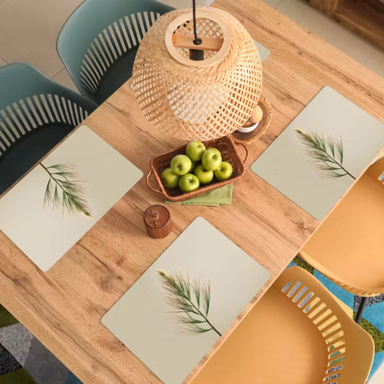 Dennentak - Naaldvormige bladeren - Lichtgroen Placemat vinyl groot -zzsfeer5_Kitchenyeah-website