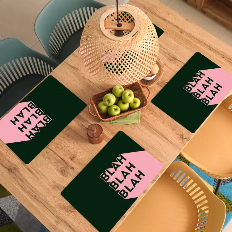 Donkergroen - Tekst - Schaduw - Grafisch Placemat vinyl groot -zzsfeer5_Kitchenyeah-website