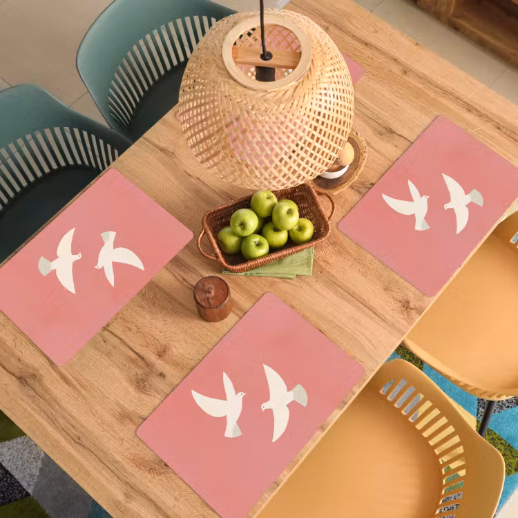 Duiven - Wit - Sierlijk Placemat vinyl groot -zzsfeer5_Kitchenyeah-website