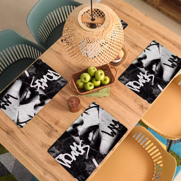 Gezicht - Mond - Graffiti - Zwart Placemat vinyl groot -zzsfeer5_Kitchenyeah-website