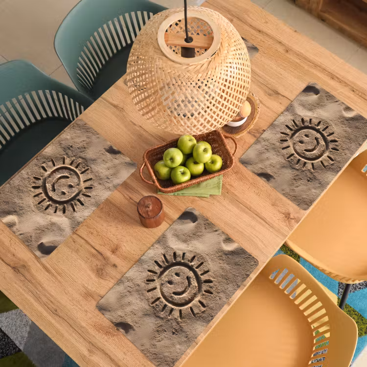 Gezichtje - Zon - Zand - Getekend Placemat vinyl groot -zzsfeer5_Kitchenyeah-website