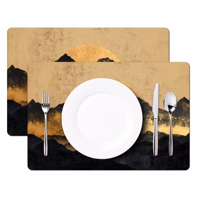 Gouden Bergen bij Maanlicht Placemat vinyl groot -zzsfeer2_Kitchenyeah-website