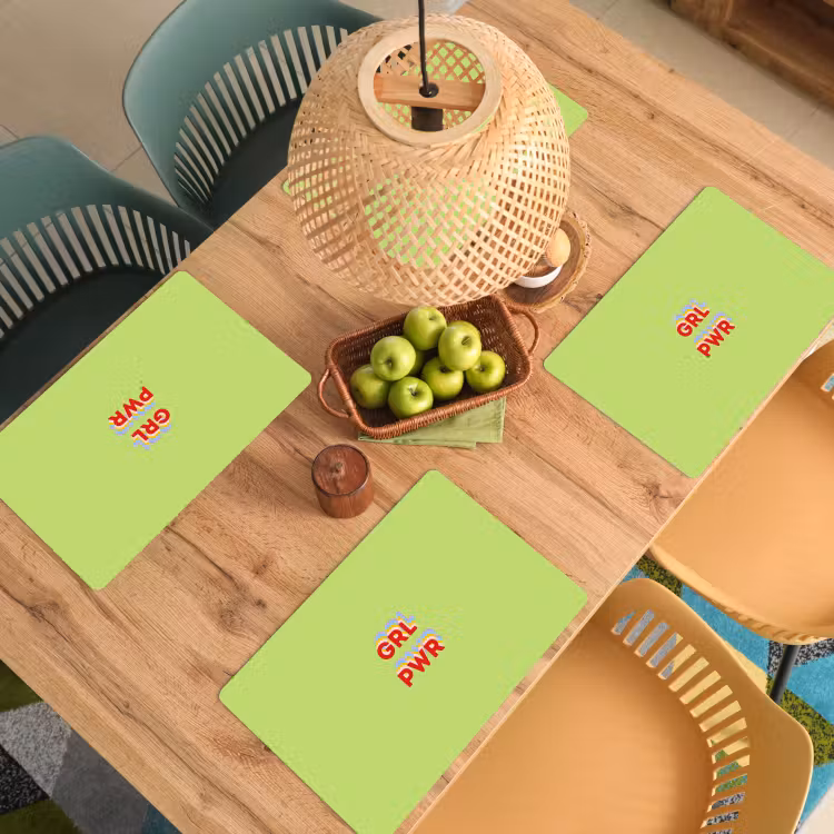 Grl pwr - Groen - Rood - 3D Placemat vinyl groot -zzsfeer5_Kitchenyeah-website