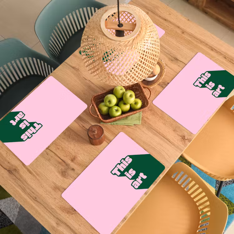 Groen - Teskt - This is art - Roze Placemat vinyl groot -zzsfeer5_Kitchenyeah-website