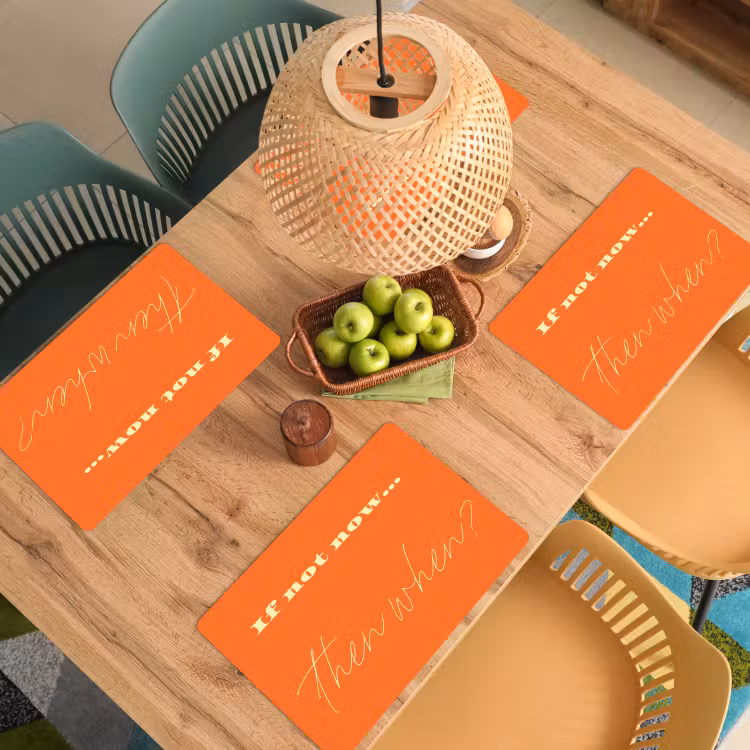 If not now then when - Oranje - Geel - Levendig Placemat vinyl groot -zzsfeer5_Kitchenyeah-website