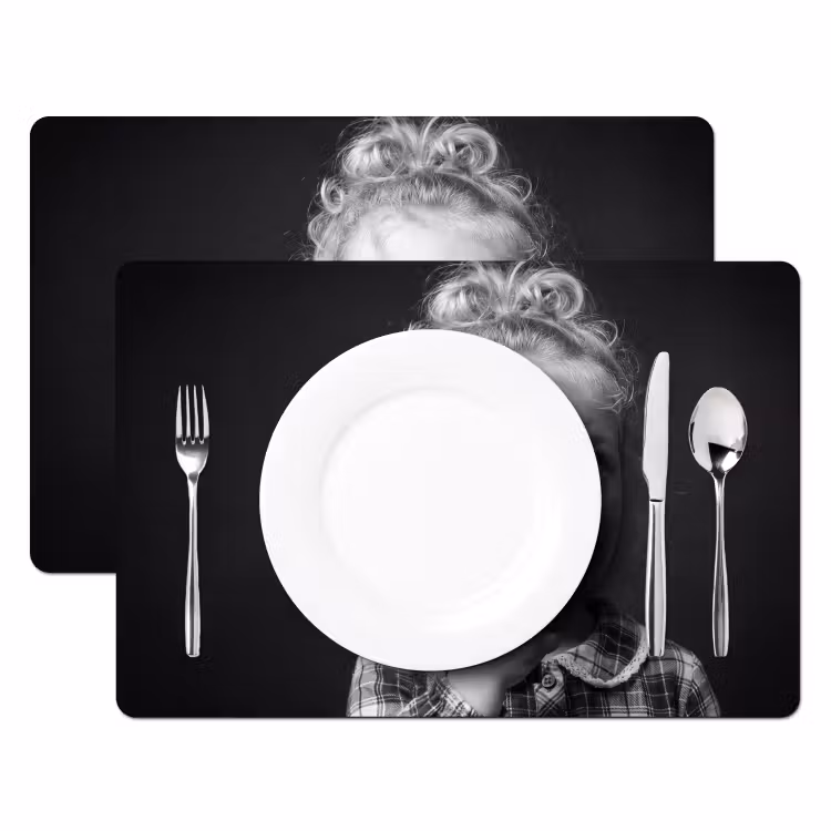 Kind - Vergrootglas - Portret - Zwart-wit Placemat vinyl groot -zzsfeer2_Kitchenyeah-website