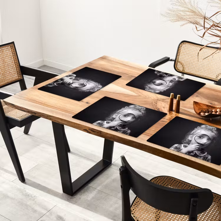 Kind - Vergrootglas - Portret - Zwart-wit Placemat vinyl groot -zzsfeer4_Kitchenyeah-website