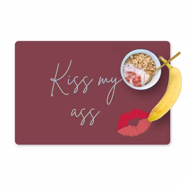 Kiss my ass - Lip - Bordeaux Placemat vinyl groot -zzzproduct_Kitchenyeah-website
