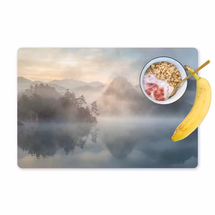 Landschap - Bergen - Mist - Water - Natuur Placemat vinyl groot -zzzproduct_Kitchenyeah-website