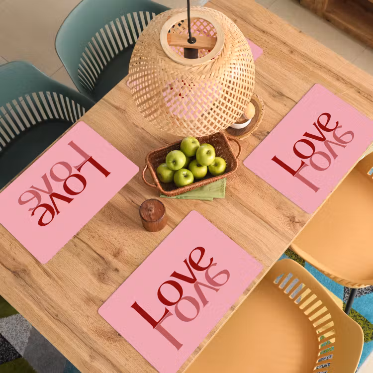 Love - Roze - Spiegeling Placemat vinyl groot -zzsfeer5_Kitchenyeah-website