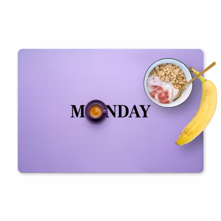 Maandag - Mok - Koffie - Paars Placemat vinyl groot -zzzproduct_Kitchenyeah-website