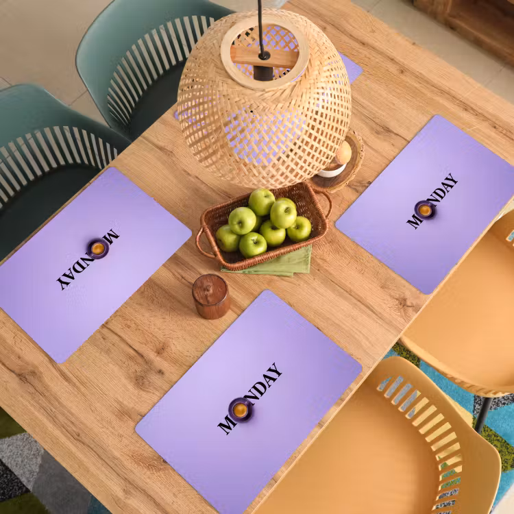 Maandag - Mok - Koffie - Paars Placemat vinyl groot -zzsfeer5_Kitchenyeah-website