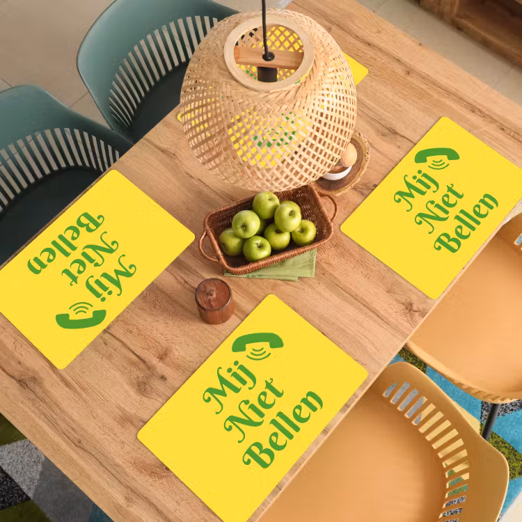 Mij niet bellen - Telefoon - Geel Placemat vinyl groot -zzsfeer5_Kitchenyeah-website