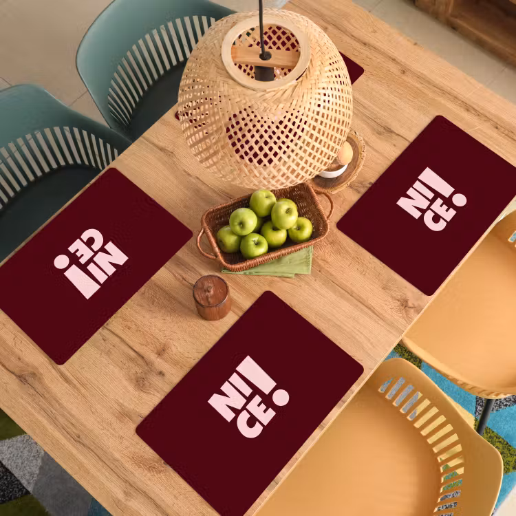 Nice - Uitroepteken - Rood Placemat vinyl groot -zzsfeer5_Kitchenyeah-website
