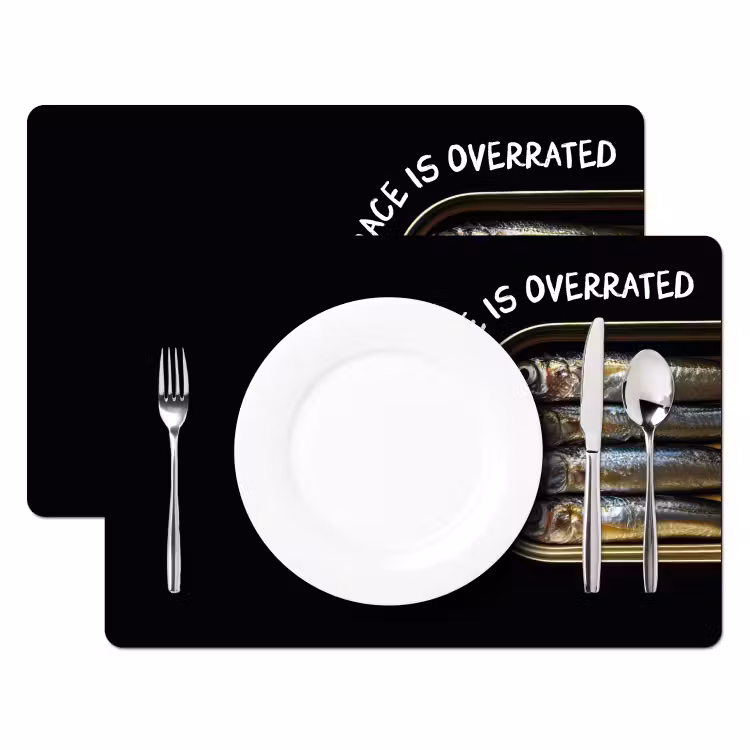 Sardines - Tekst - Vis - Blik Placemat vinyl groot -zzsfeer2_Kitchenyeah-website