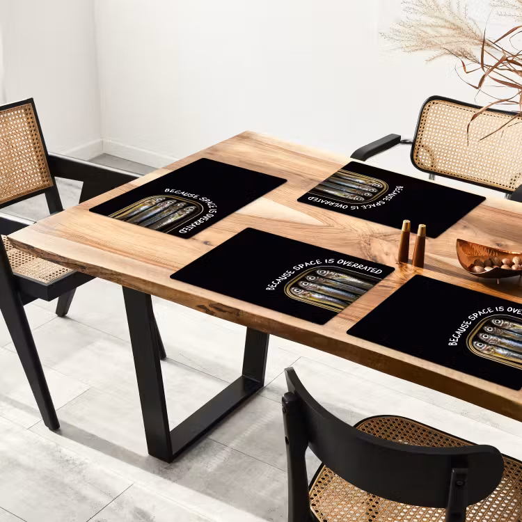 Sardines - Tekst - Vis - Blik Placemat vinyl groot -zzsfeer4_Kitchenyeah-website