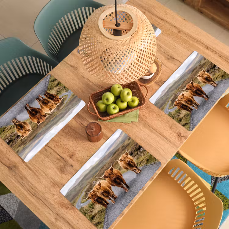 Schotse Hooglanders - Weg - Landschap - Kudde Placemat vinyl groot -zzsfeer5_Kitchenyeah-website