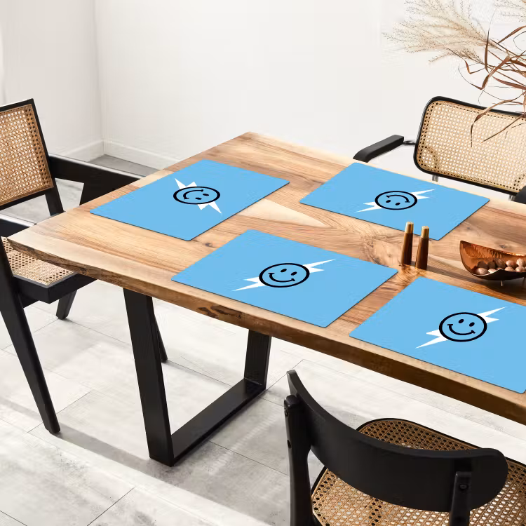 Smiley - Blauw - Bliksem Placemat vinyl groot -zzsfeer4_Kitchenyeah-website