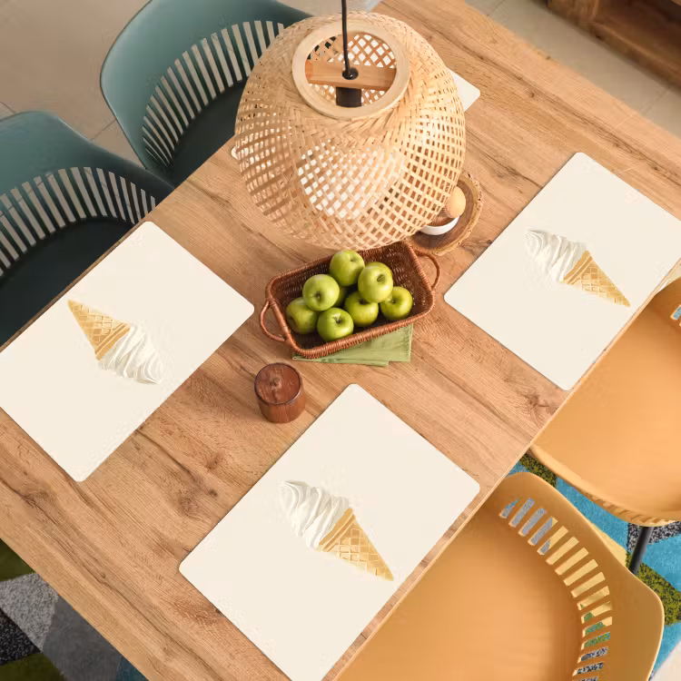 Softijs - Hoorntje - Wit Placemat vinyl groot -zzsfeer5_Kitchenyeah-website