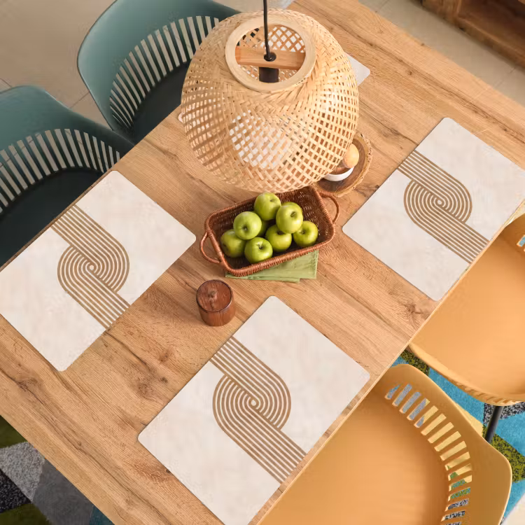 Symmetrische bocht - Koperkleurig Placemat vinyl groot -zzsfeer5_Kitchenyeah-website