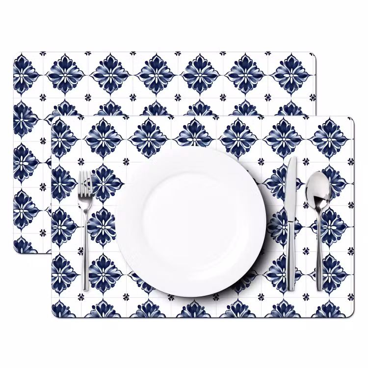 Tegelmotief - Blauw - Wit - Bloem Placemat vinyl groot 368 -zzsfeer2_Kitchenyeah-website