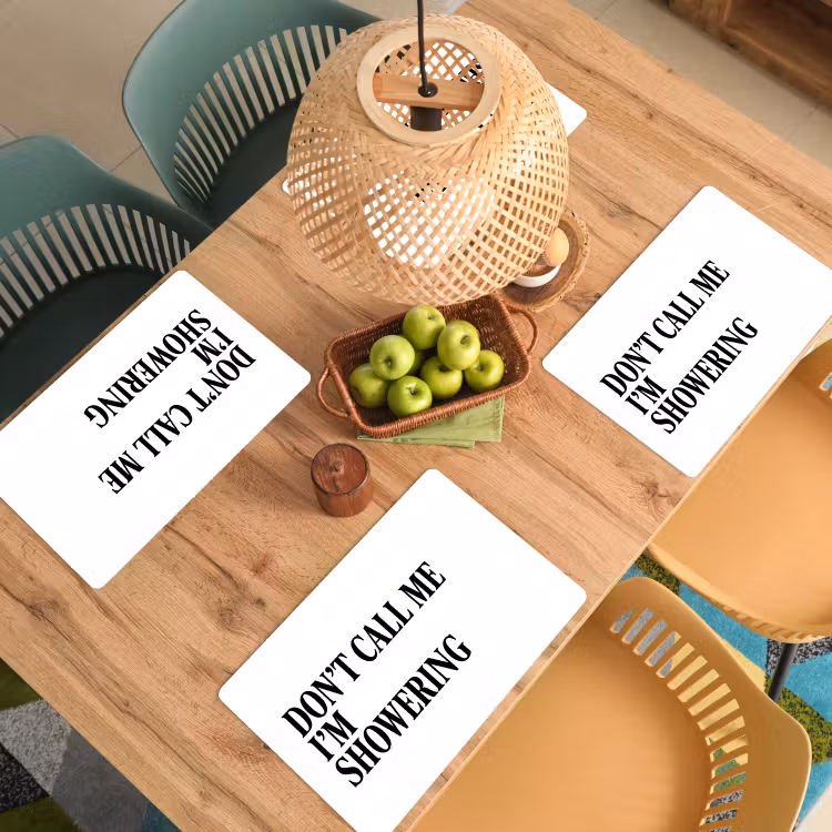 Tekst - Modern - Zwart - Wit Placemat vinyl groot -zzsfeer5_Kitchenyeah-website