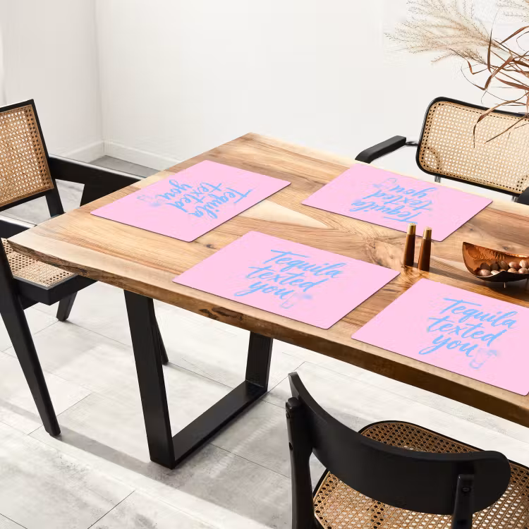 Tequila texted you - Roze - Blauw Placemat vinyl groot -zzsfeer4_Kitchenyeah-website