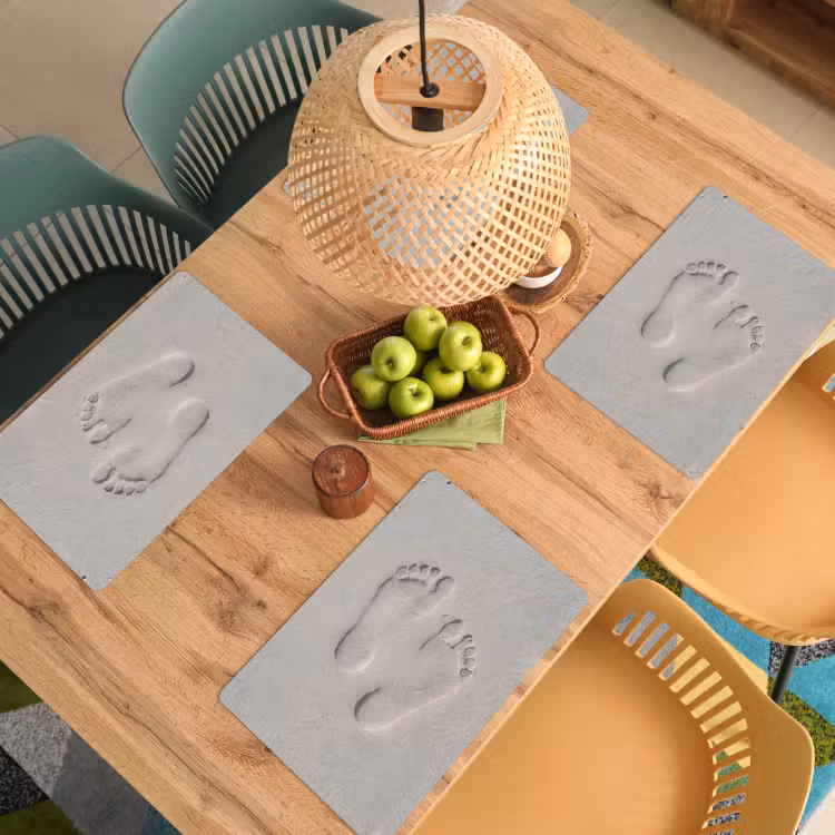 Voeten - Afdrukken - Zand Placemat vinyl groot -zzsfeer5_Kitchenyeah-website
