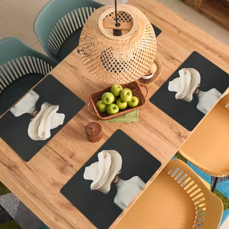 Vrouw - Beige - hoed Placemat vinyl groot -zzsfeer5_Kitchenyeah-website