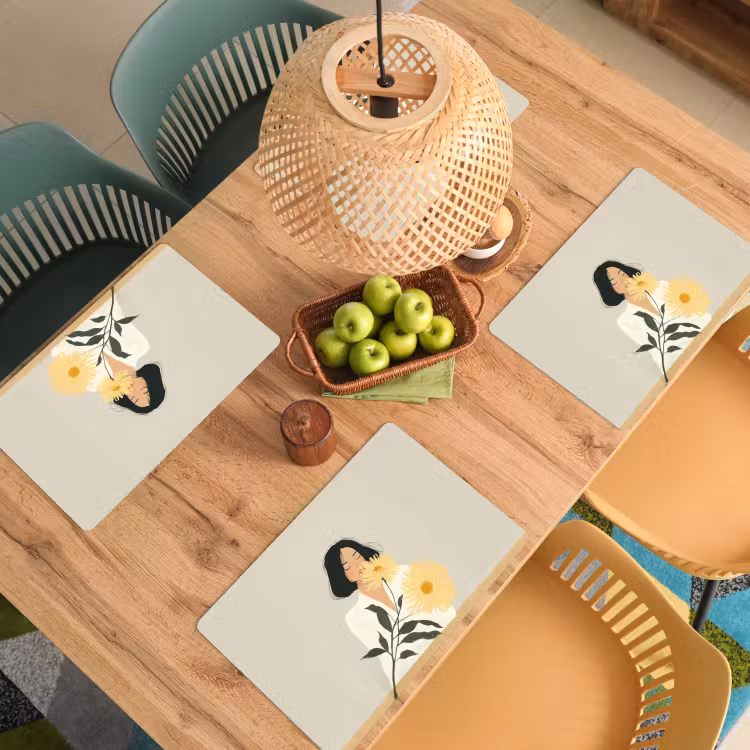 Vrouw - Bloem - Geel - Minimalistisch Placemat vinyl groot -zzsfeer5_Kitchenyeah-website