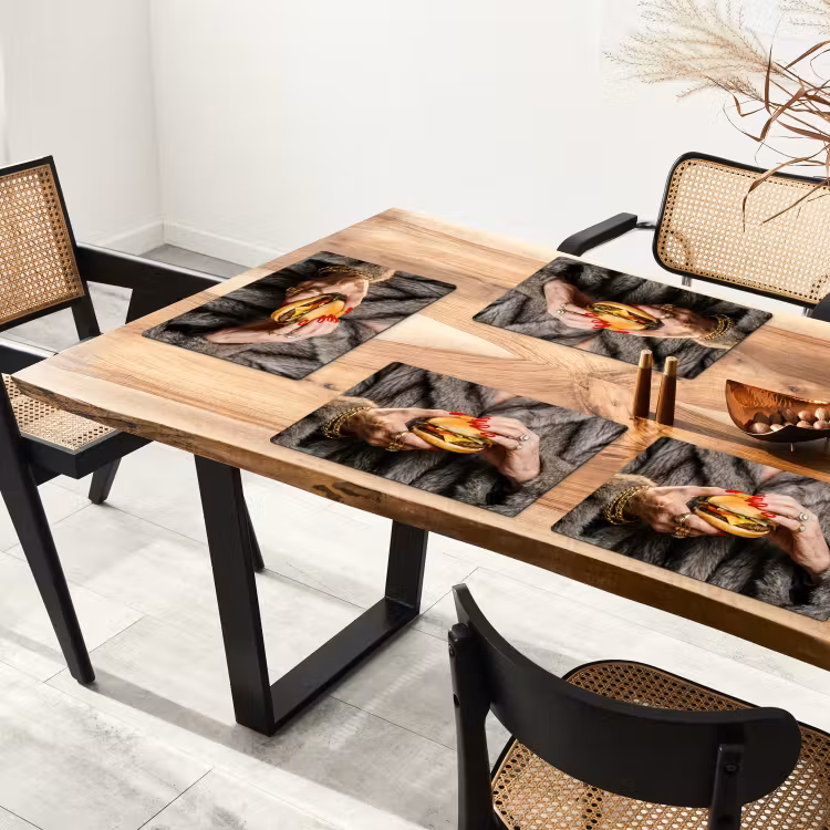 Vrouw - Hamburger - Bontjas Placemat vinyl groot -zzsfeer4_Kitchenyeah-website