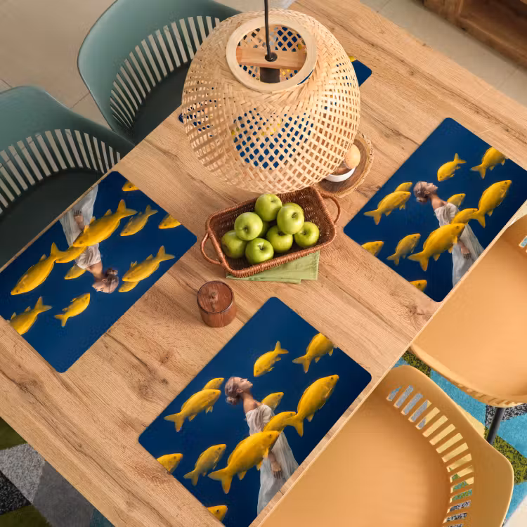 Vrouw - Vis - Water - Natuur - Geel Placemat vinyl groot -zzsfeer5_Kitchenyeah-website