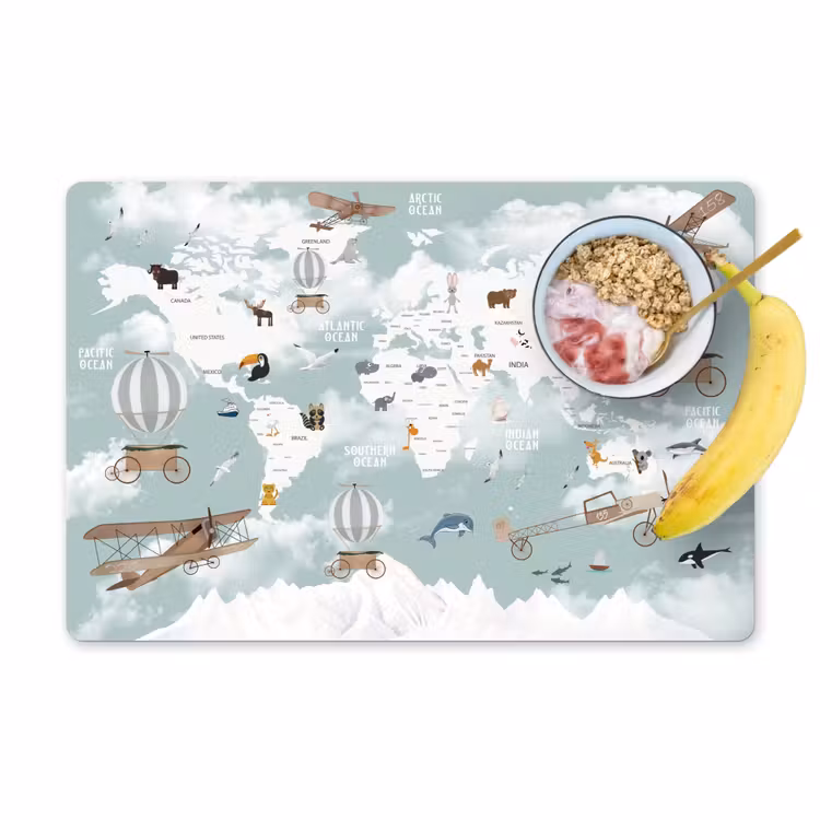 Wereldkaart - Kind - Vliegtuig Placemat vinyl groot -zzzproduct_Kitchenyeah-website