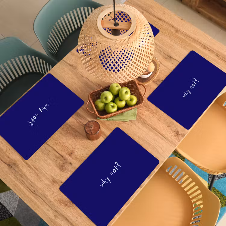 Why not - Blauw - Handgeschreven Placemat vinyl groot -zzsfeer5_Kitchenyeah-website