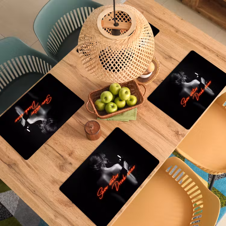 Wijn - Vrouw - Neon - Quote Placemat vinyl groot -zzsfeer5_Kitchenyeah-website