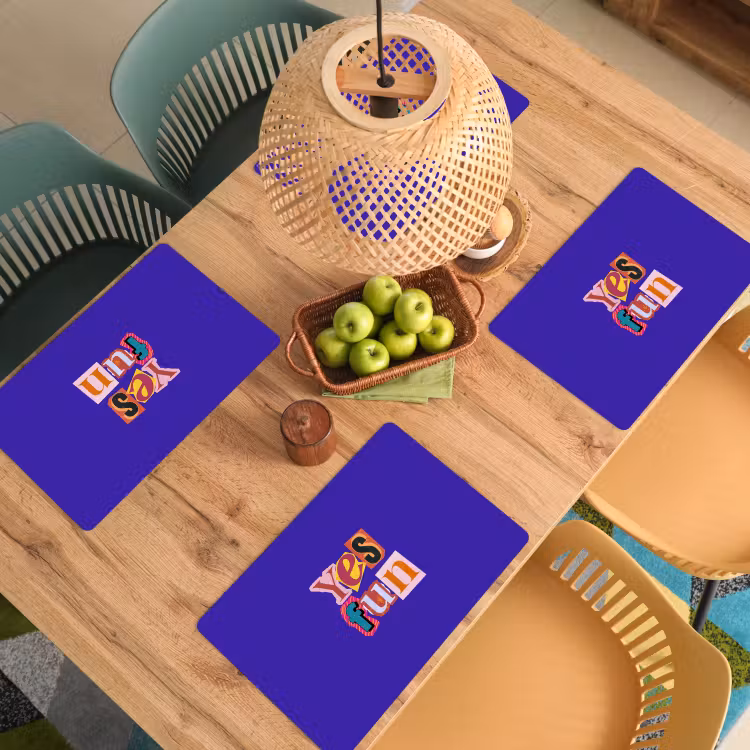 Yes fun - Kleurrijk - Collage-stijl Placemat vinyl groot -zzsfeer5_Kitchenyeah-website