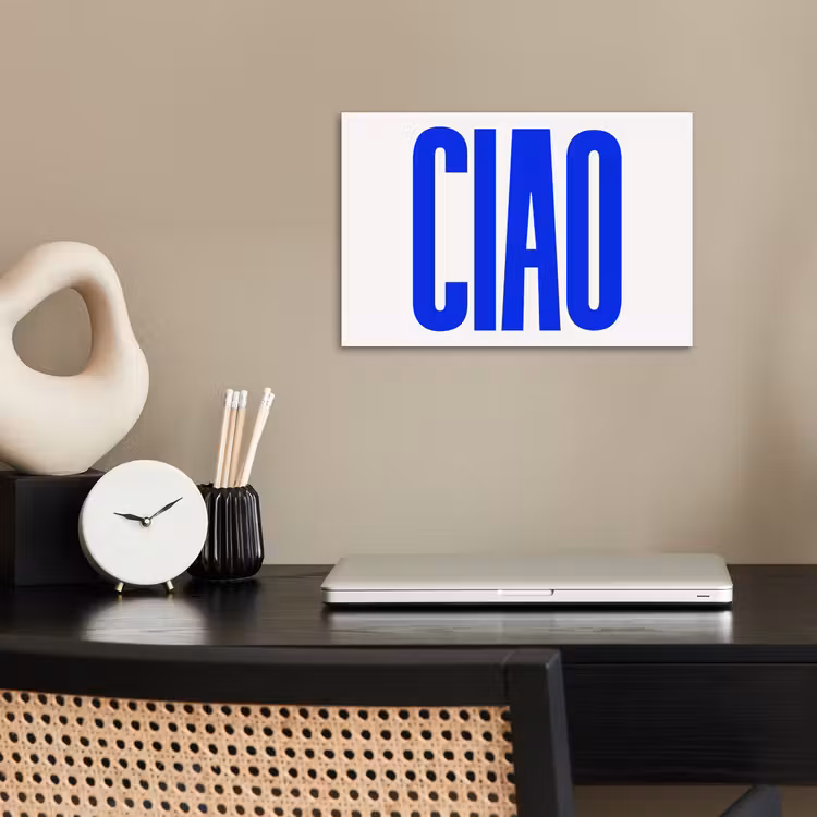 Ciao - Hoofdletters - Blauw - Minimalistisch poster papier klein -sfeer1