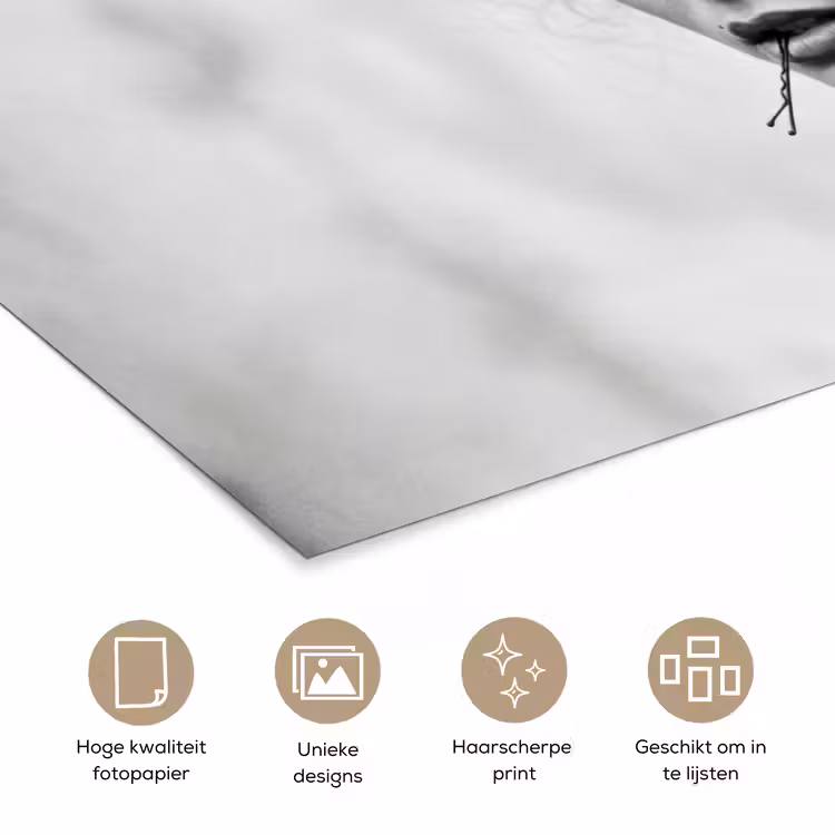 Edgy - Vrouw - Zwart - Wit poster papier klein -closeup_NL