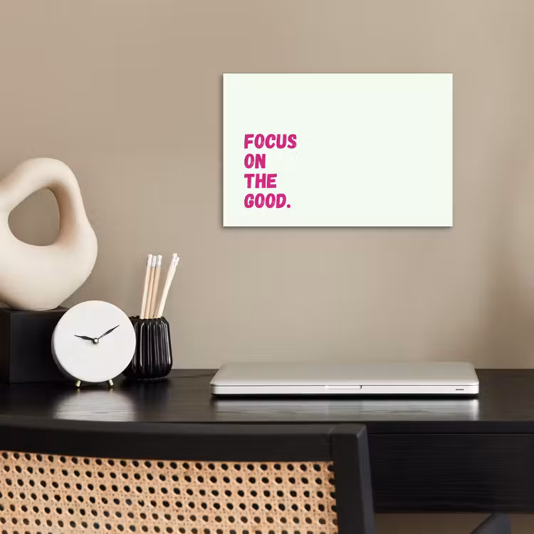 Focus on the good - Beige - Roze poster papier klein -sfeer1