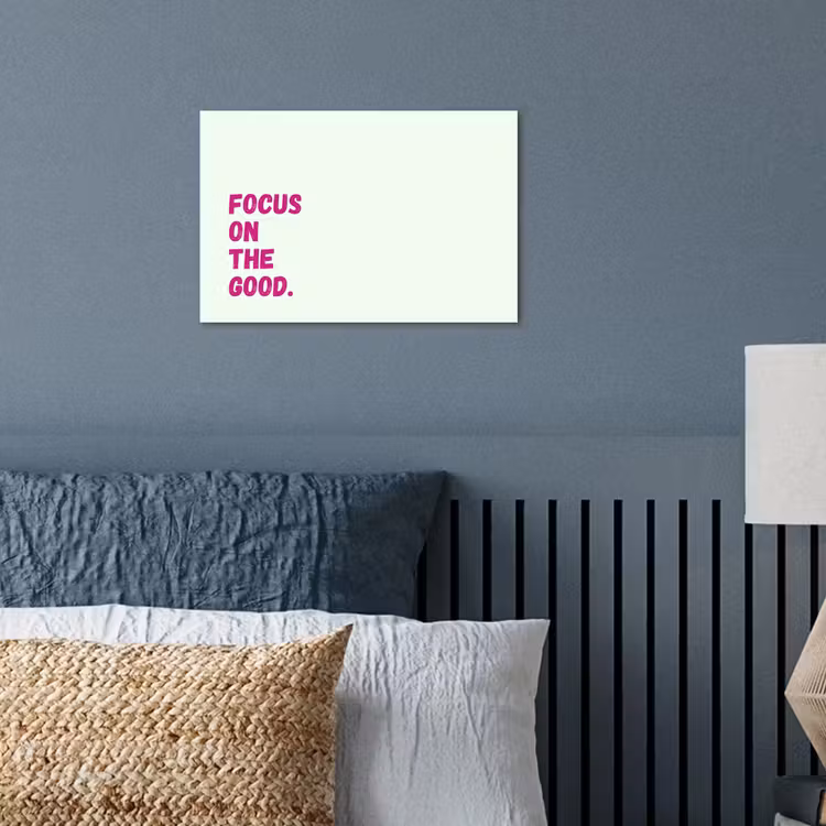 Focus on the good - Beige - Roze poster papier klein -sfeer2