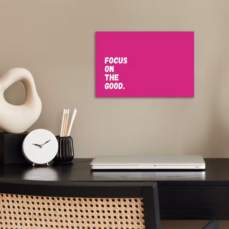 Focus on the good - Roze - Simple poster papier klein -sfeer1