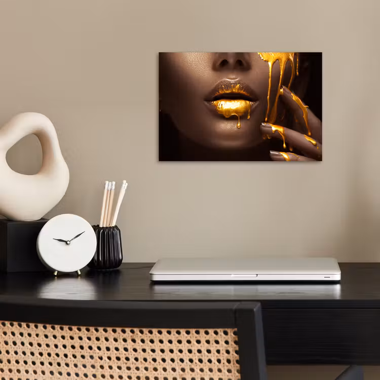 Goud - Vrouw - Verf - Lippen - Luxe poster papier klein -sfeer1