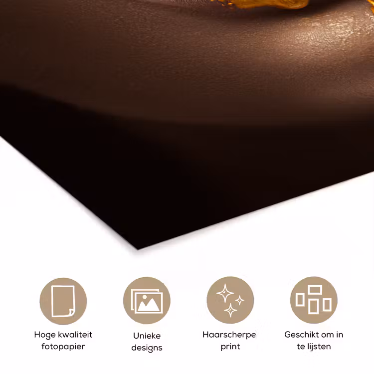 Goud - Vrouw - Verf - Lippen - Luxe poster papier klein -closeup_NL