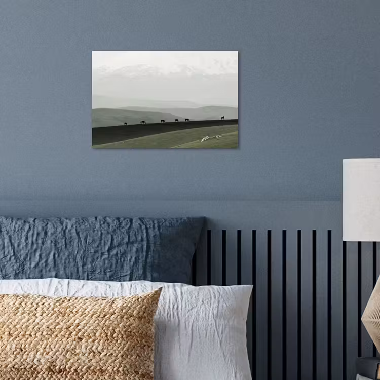 Grijs - Berg - Paarden poster papier klein -sfeer2