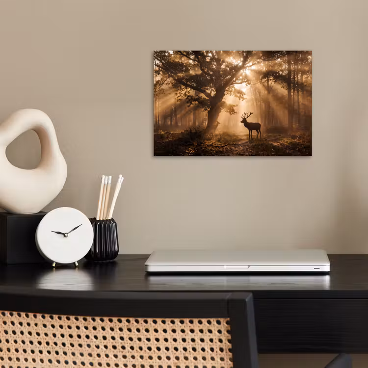 Hert - Bos - Mistig - Natuur - Goud poster papier klein -sfeer1