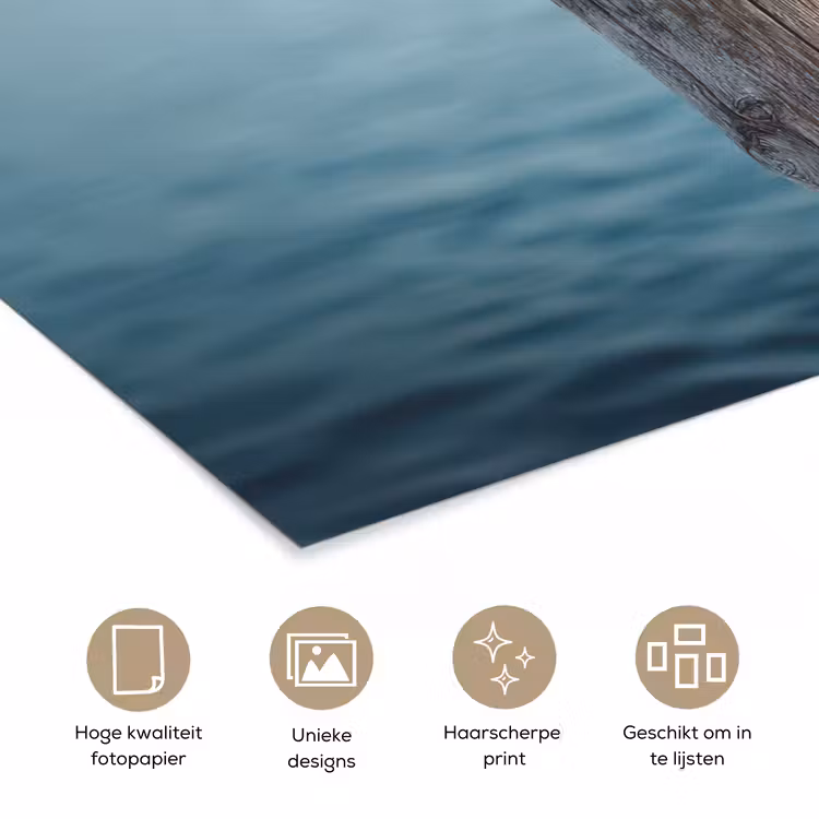 Houten steiger - Helderblauwe lucht poster papier klein -closeup_NL