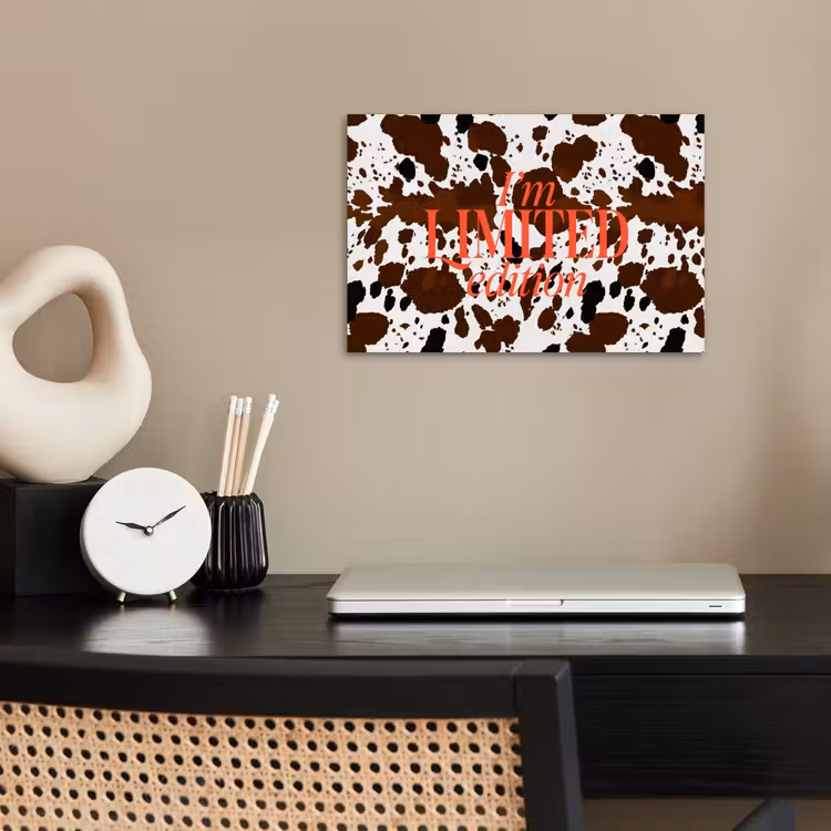 Koeienprint - Limited edition - Rood poster papier klein -sfeer1