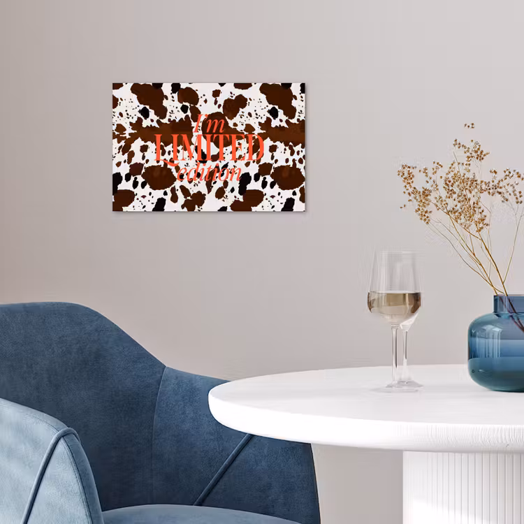 Koeienprint - Limited edition - Rood poster papier klein -sfeer3