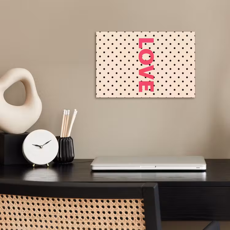 Love - Stippen - Roze poster papier klein -sfeer1