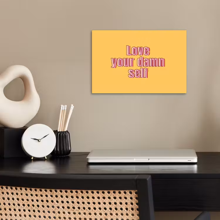 Love yourself - Roze - Geel poster papier klein -sfeer1